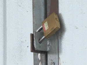 Prefeitura de Monte Santo tem portas trancadas e nova gestão contrata chaveiro